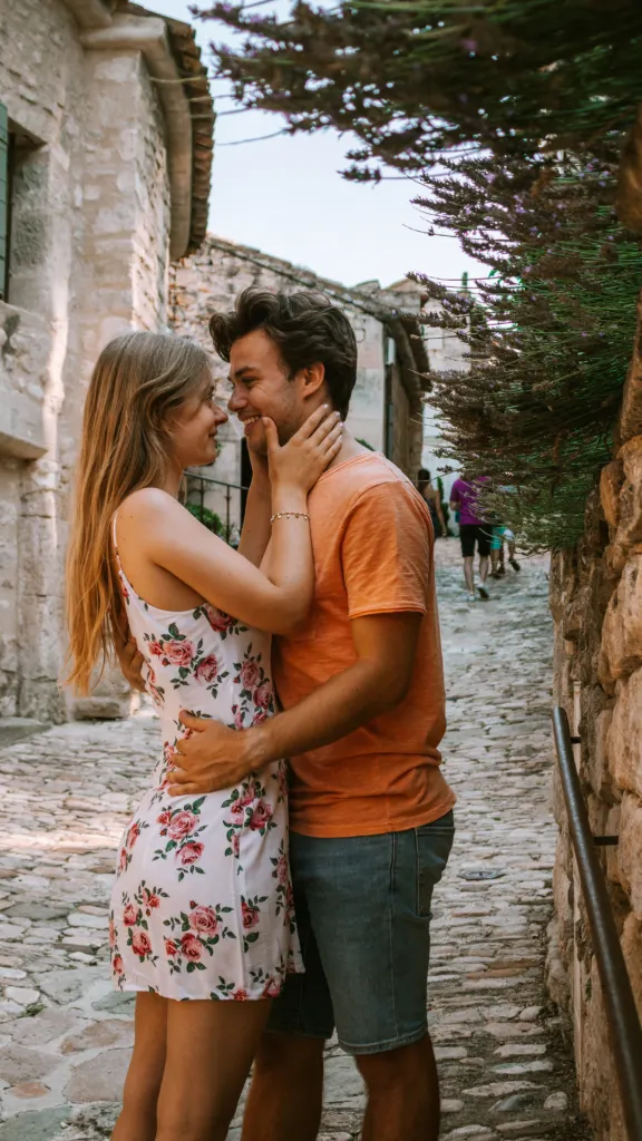 Lukas and Lore in the narrow streets of Lacoste