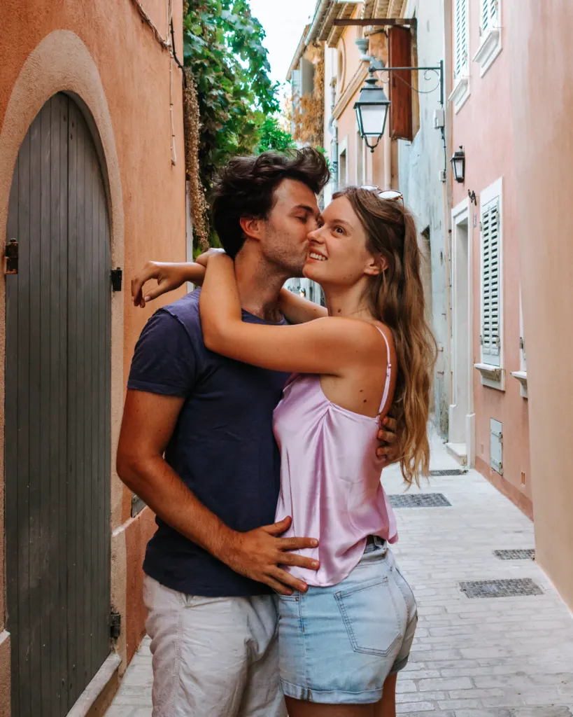 Couple in Saint-Tropez, best city to visit in the Provence