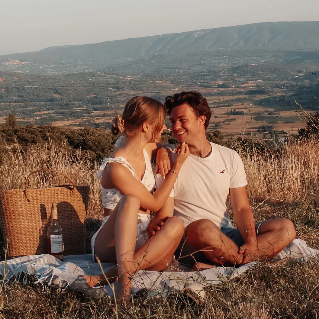 Picnic with a view, a perfect date idea