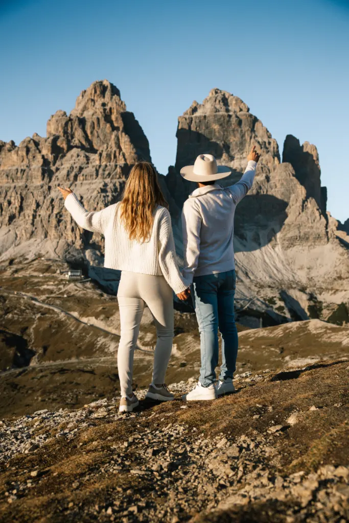 Lukas and Lore looking at Tre Cime di Lavaredo