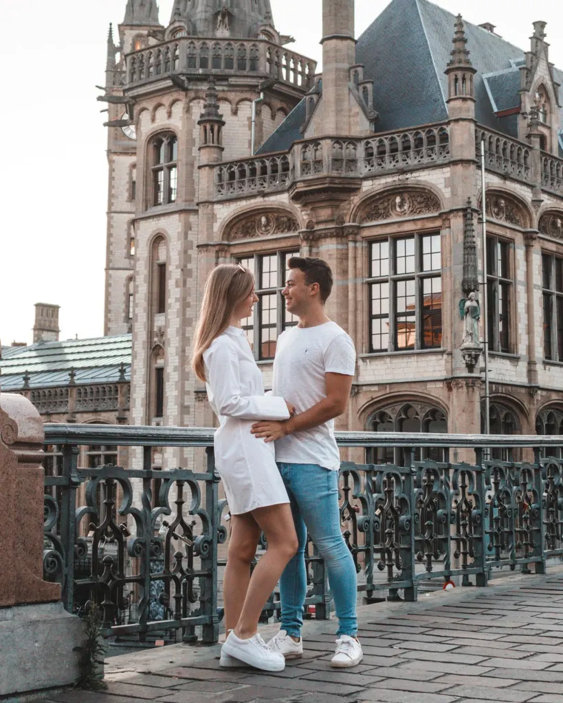 Couple in front of a historic building in Ghent